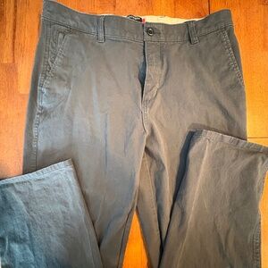Dockers Men’s Chino Pants Size 34/32 Flex Dark Charcoal Gray